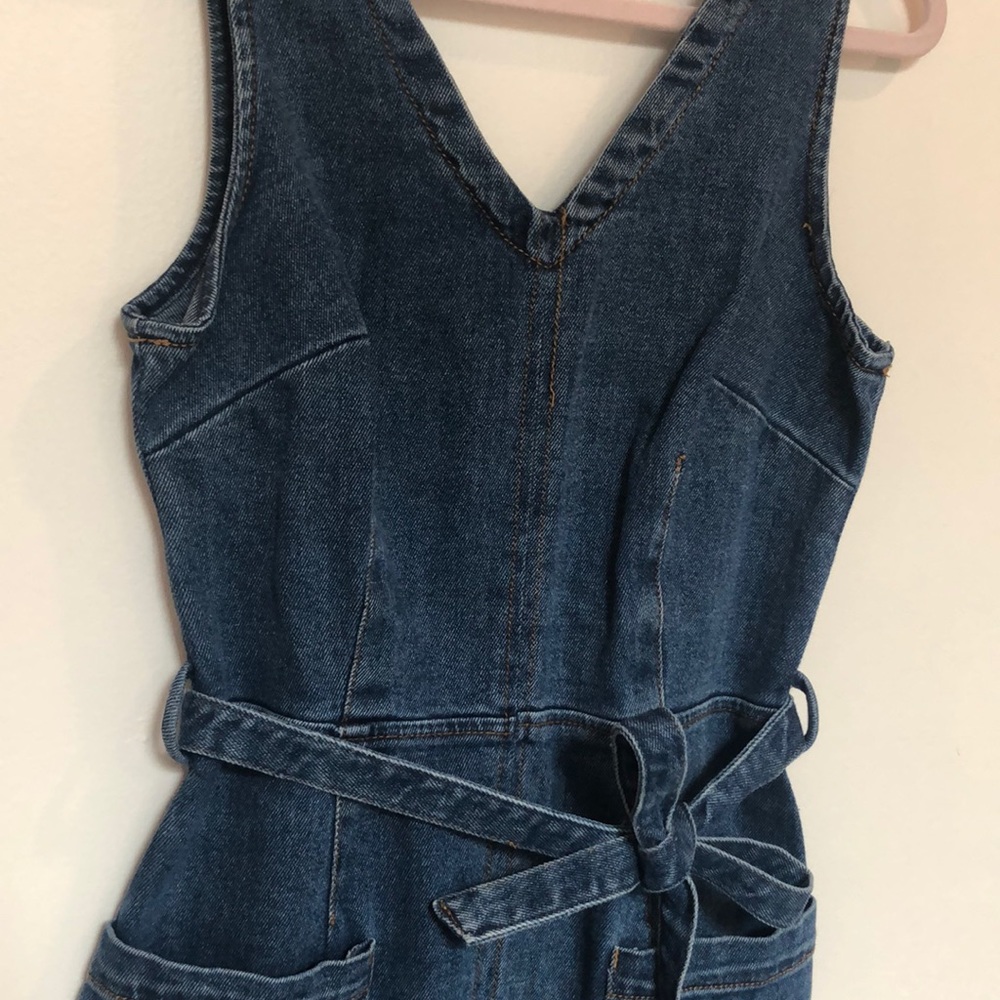 Universal thread sleeveless denim dress with pockets and belted waist